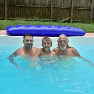 Meet your Posher, Dennis